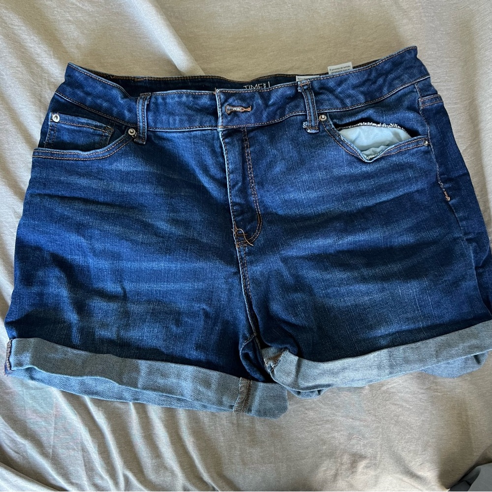 Time & Tru Women's Blue Denim Shorts Mid-rise